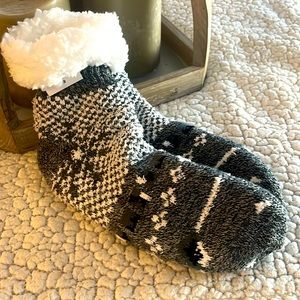 Woman’s Slipper Sox with no-slip grip. New- never been worn- Approx size 4-11